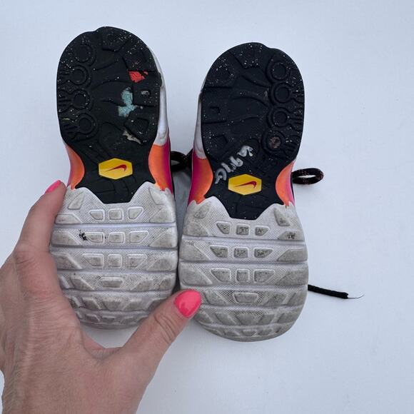 NIKE Air Max Plus Black Active Pink Kumquat Size 10 Child Swoosh Sneakers - Picture 4 of 8